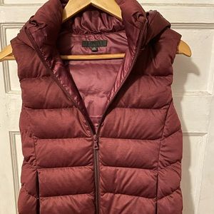 Uniqlo hooded puffed vest - burgundy